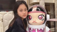 11岁甜馨走秀画面曝光：时隔三年登台 台步稳健酷飒