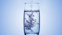 多喝弱碱性水能改变体质？专家：假的