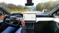 车主曝被特斯拉救了一命:时速170km/h自动避开大货车
