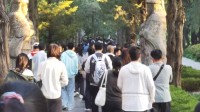 国庆假期游客错峰游成了高峰游 5日有景点门票售罄