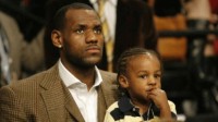 NBA历史首次父子同台！詹姆斯布朗尼合砍19分