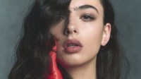 “球花”莫妮卡·贝鲁奇女儿新写真 造型成熟时尚
