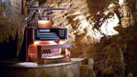 男子改造岩洞成世界上最大的乐器：占地14000平米
