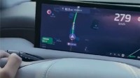 男子单手开智己高速狂飙279km/h：并用手机录证据