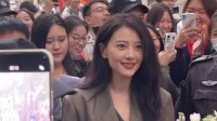 高圆圆回母校参加校庆 45岁的超美学姐