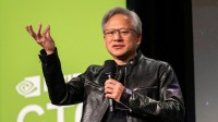 黄仁勋再谈摩尔定律 盛赞马斯克：行业超人