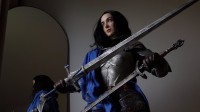 国外美女COS双月骑士、瑟镰：肉感身材超吸睛！