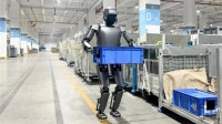 全球首次！比亚迪工厂启用人形机器人 搬运画面公布