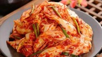 韩国白菜泡菜价格飙涨 一袋辣白菜售价超过100元