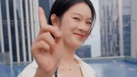 美女经理水下开箱真我GT7 Pro：三星1.5K万元屏首发