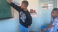 新疆小孩哥布置足球战术看呆网友 网友：不缺好苗子
