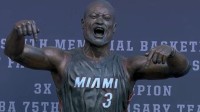 NBA球星韦德雕像正式揭幕 本尊打趣：这家伙是谁？