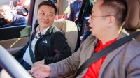 周鸿祎喜提小鹏X9 何小鹏亲自交付：欢迎加入车友会