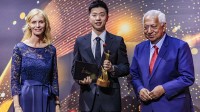 马龙荣膺国际奥协杰出运动生涯奖 能否打下去还是问号