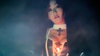 黑袍喜美子演员晒万圣COS：黑丝修女服 身材超好！