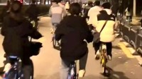 郑州大学生“夜袭”开封 一觉醒来开封全是单车
