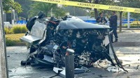 特斯拉Cybertruck遭严重车祸完全变形：车内人员幸存