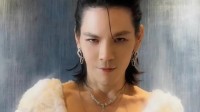 向佐穿向太女装极为妖艳性感:露背不只是女性权利吧