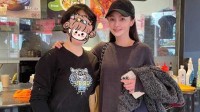 网友加拿大偶遇姚笛 42岁素颜出镜状态很好