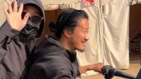 吴京晒照为谢楠庆生：谢小姐生日快乐