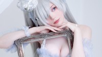 碍事梨体模cos《Nikke》灰姑娘：无邪脸庞配傲人身材