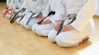 令和版本武士道？日本空手道选手偷袭致对手瘫痪 
