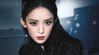 古力娜扎COS猫女造型 紧身黑衣高挑身材凹凸有致