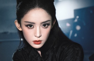 古力娜扎COS猫女造型 紧身黑衣高挑身材凹凸有致