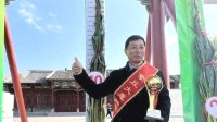 山东2.68米大葱破世界纪录 网友：这下都没葱高了