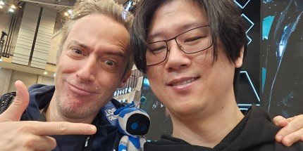 金亨泰晒《宇宙机器人》制作人合照 玩家：期待新作