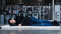 雷军承认在小米汽车工厂睡觉是摆拍：逗大家开心的