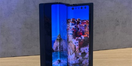华星首款自研三折叠屏样机现身：7.85英寸大屏加持