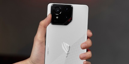 ROG游戏手机9白色亮相：败家之眼logo、点阵LED 