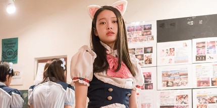 小岛秀夫再晒女嘉宾合影：日本超美00后女演员！