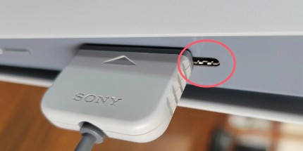 PS5周年限定主机配件有设计疏漏！堵住其它USB接口