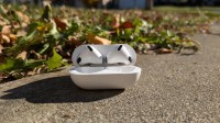 AirPods 4 ANC耳机IGN8分：精简版的AirPods Pro 2