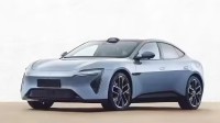 阿维塔06官图曝光！红色车身、定位中型轿车