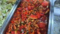 怎么面对食堂处理剩菜的创新？网友：加价卖给上海人