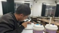 你怎么看：博士哥14战英语四级 女友表示带不动
