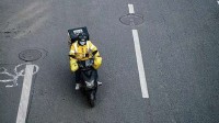 骑手过度跑单将被强制下线？美团：正在试点中