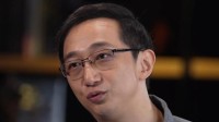 外媒分析冯骥TGA争议事件：emoji表情意思被曲解