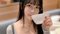 日本写真偶像东云海新照：毛衣之下是包不住的大雷