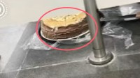 山姆代购被曝在厕所分装蛋糕！山姆官方回应