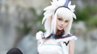 樱花妹《怪猎》麒麟套女猎人COS：完美腰腹飒爽迷人