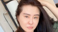 57岁王祖贤晒出罕见自拍照引热议：女神圣诞快乐！