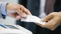 成都飞北京机票仅3元？平台回应：出票成功即可用