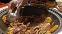 东三省这是卷疯了？连铁锅炖都有自助了