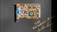 黄仁勋亲笔签名！英伟达送出初代GeForce 256显卡！
