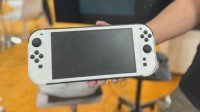 Switch2模型机展出! 实机外观、手柄样式与充电桩曝光