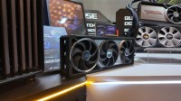 外媒锐评华硕RTX 5090:简直是巨无霸！一点也不纤细